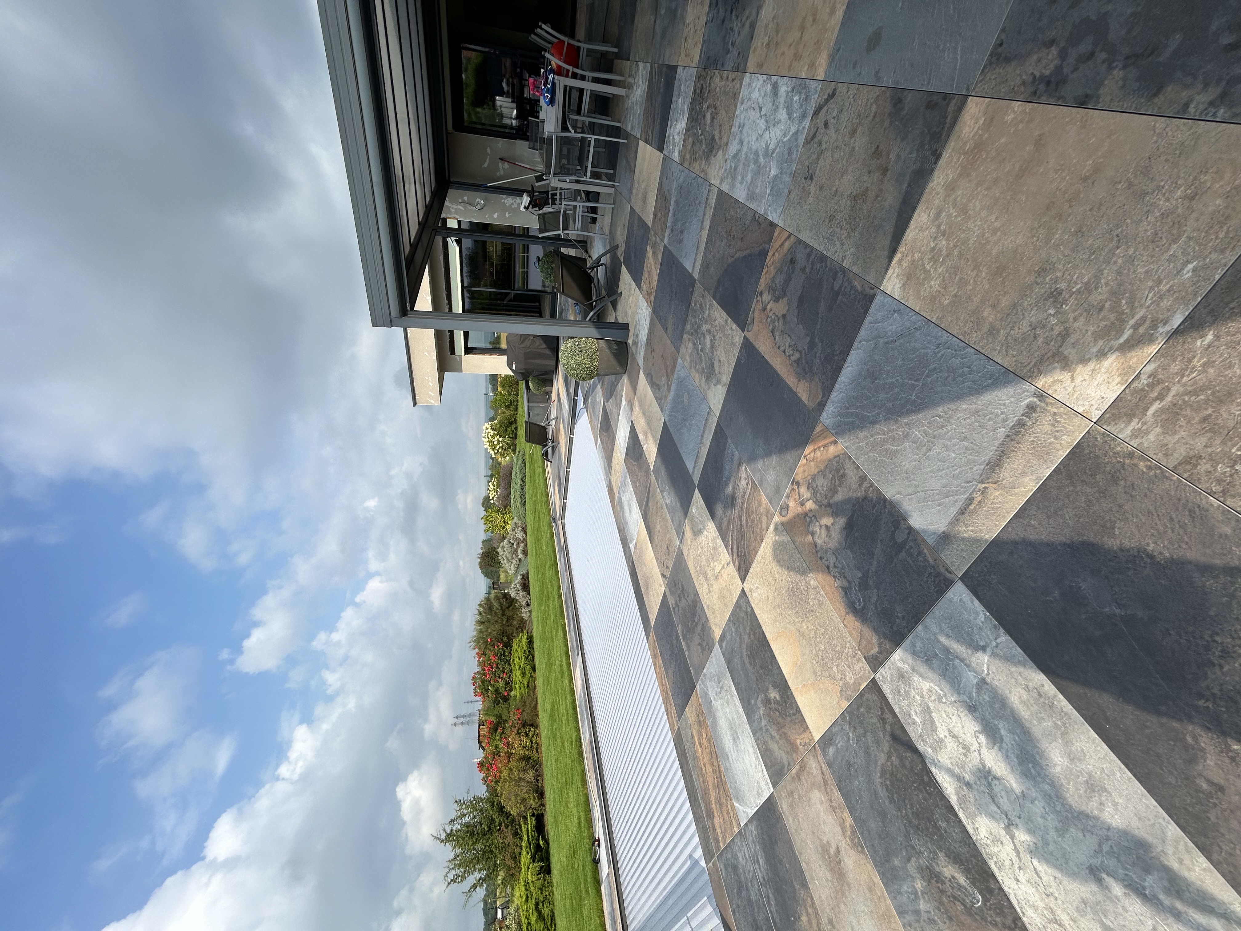 Comment Bien Choisir les Matériaux pour Votre Projet de Terrasse ?